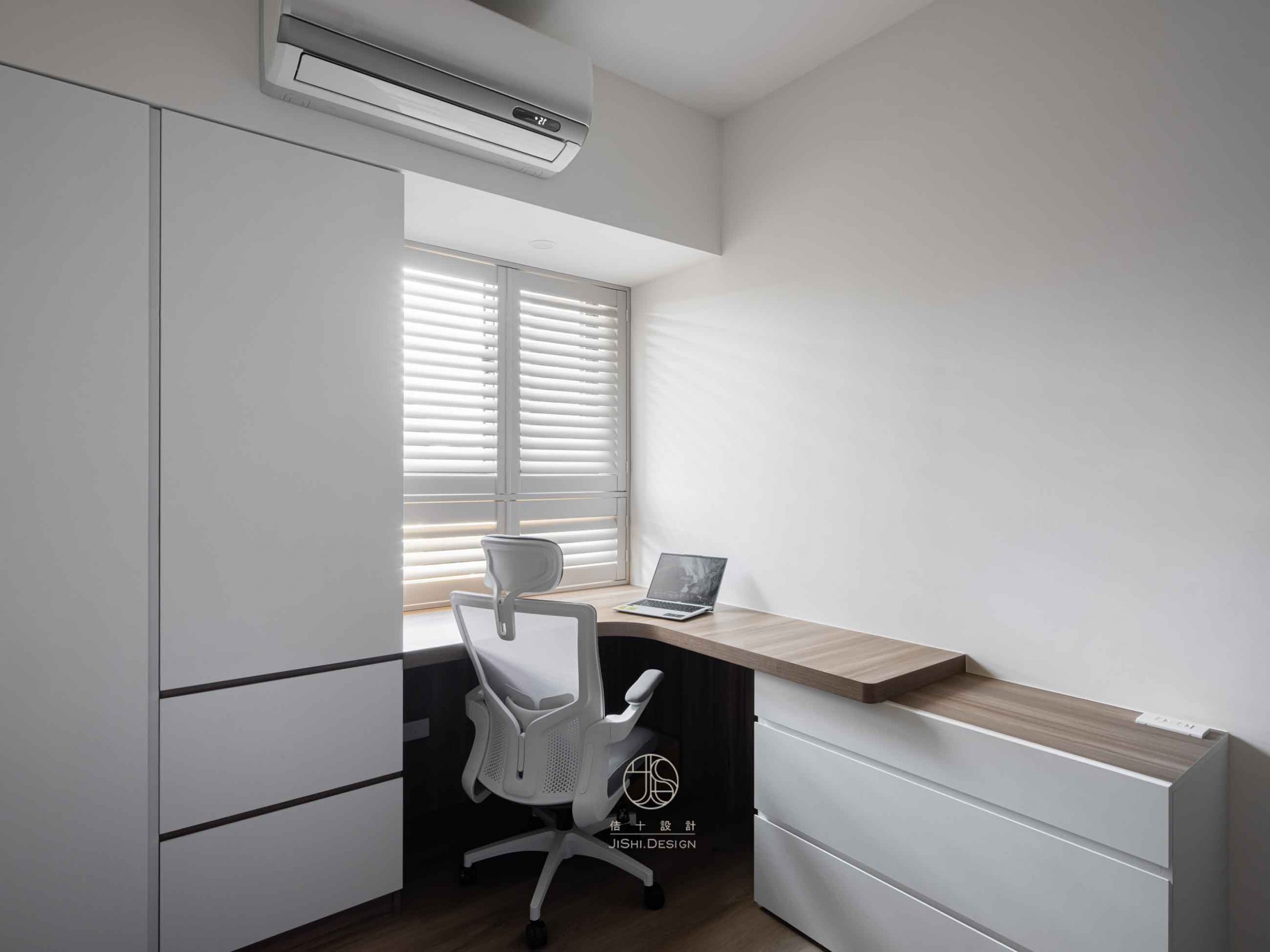 HTML5 Bootstrap Template by colorlib.com