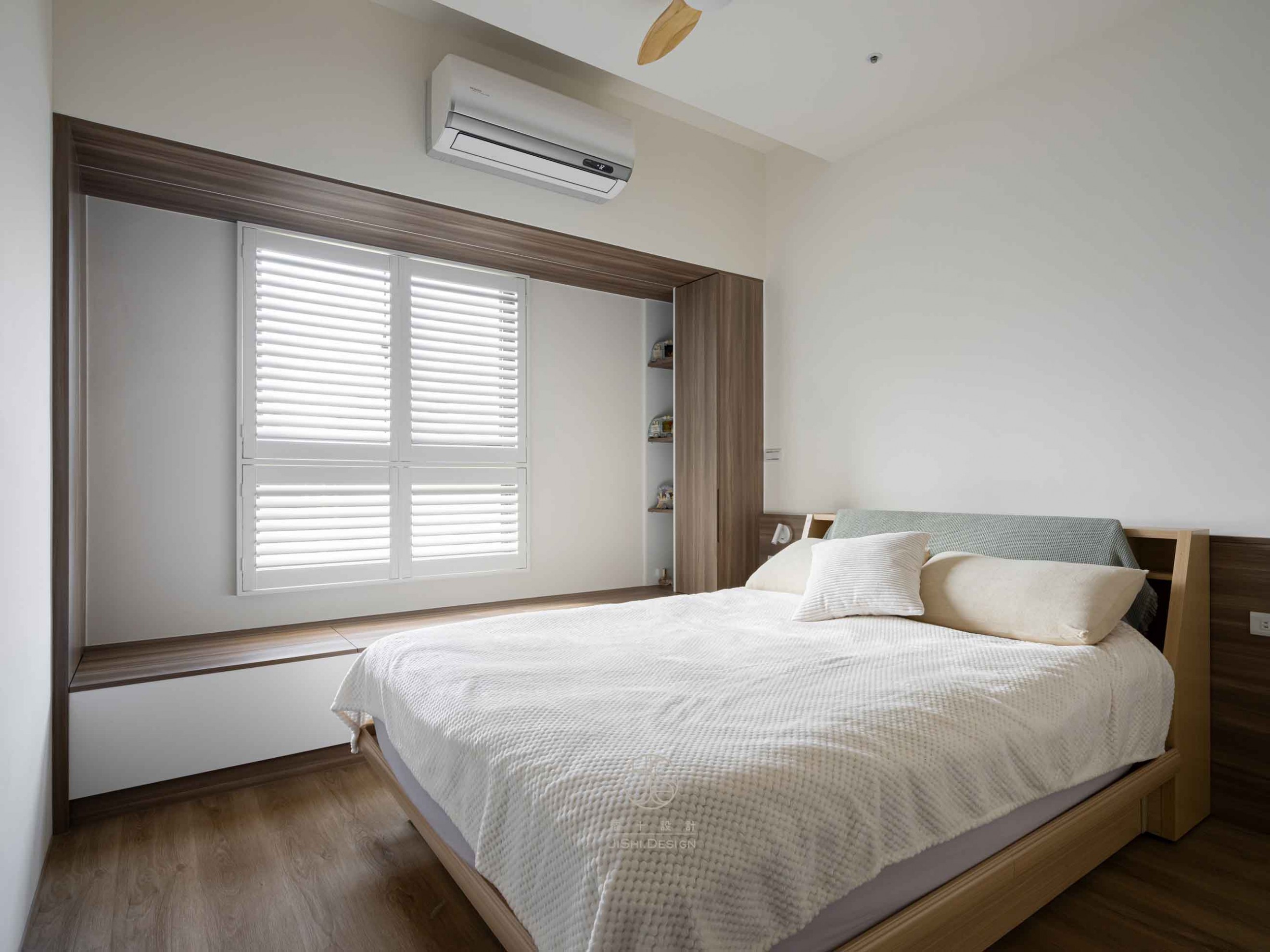 HTML5 Bootstrap Template by colorlib.com