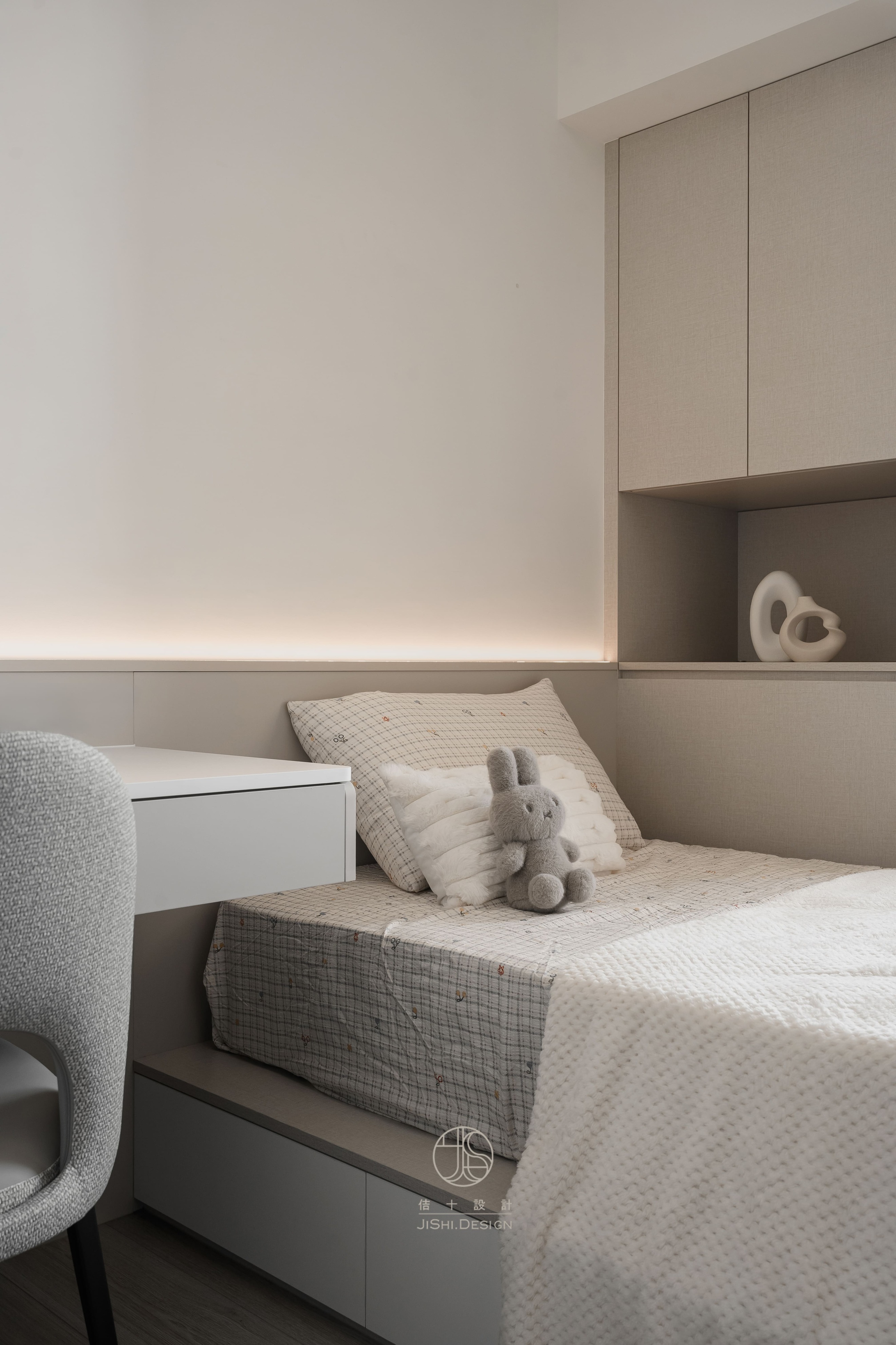 HTML5 Bootstrap Template by colorlib.com