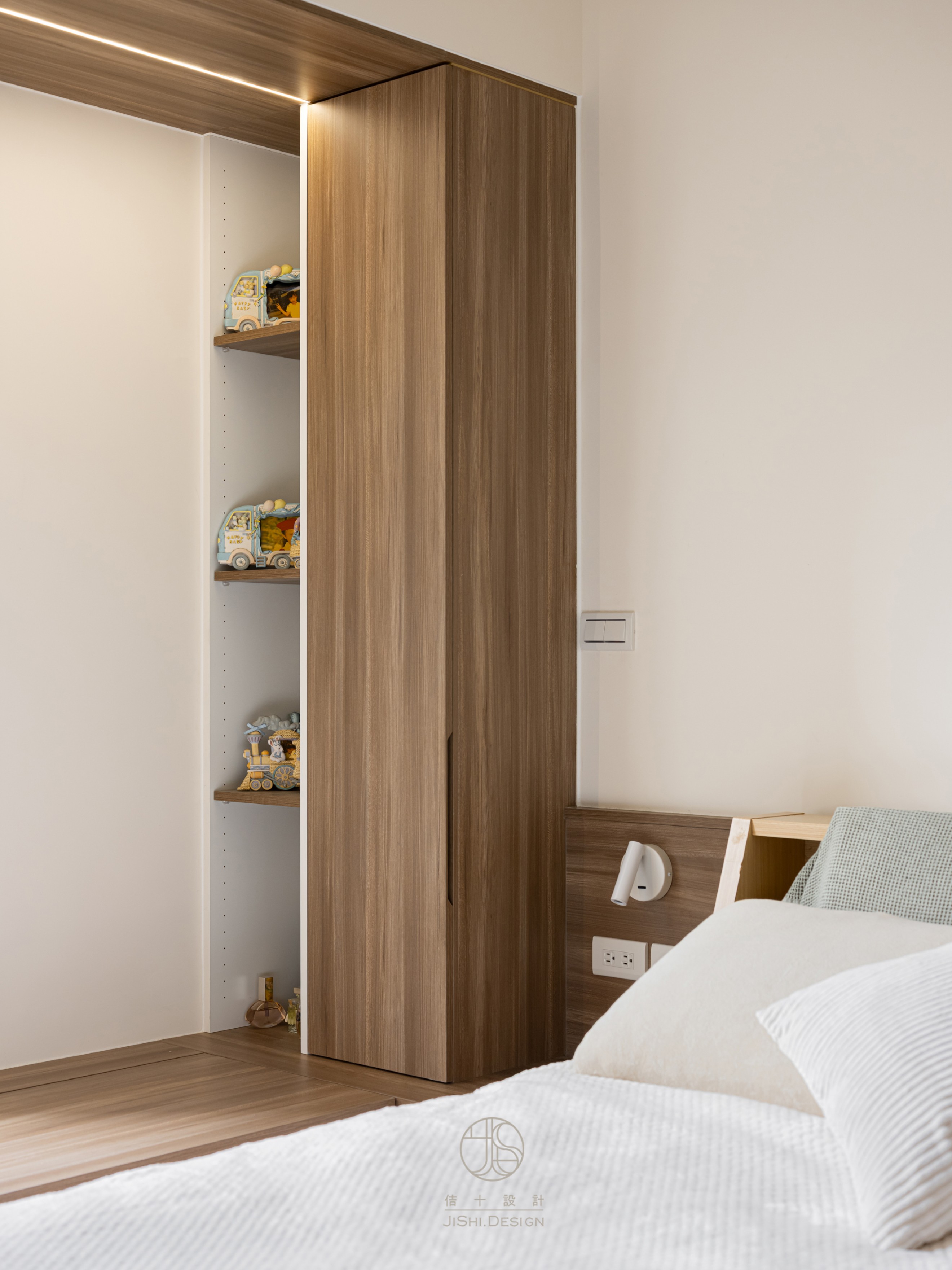 HTML5 Bootstrap Template by colorlib.com