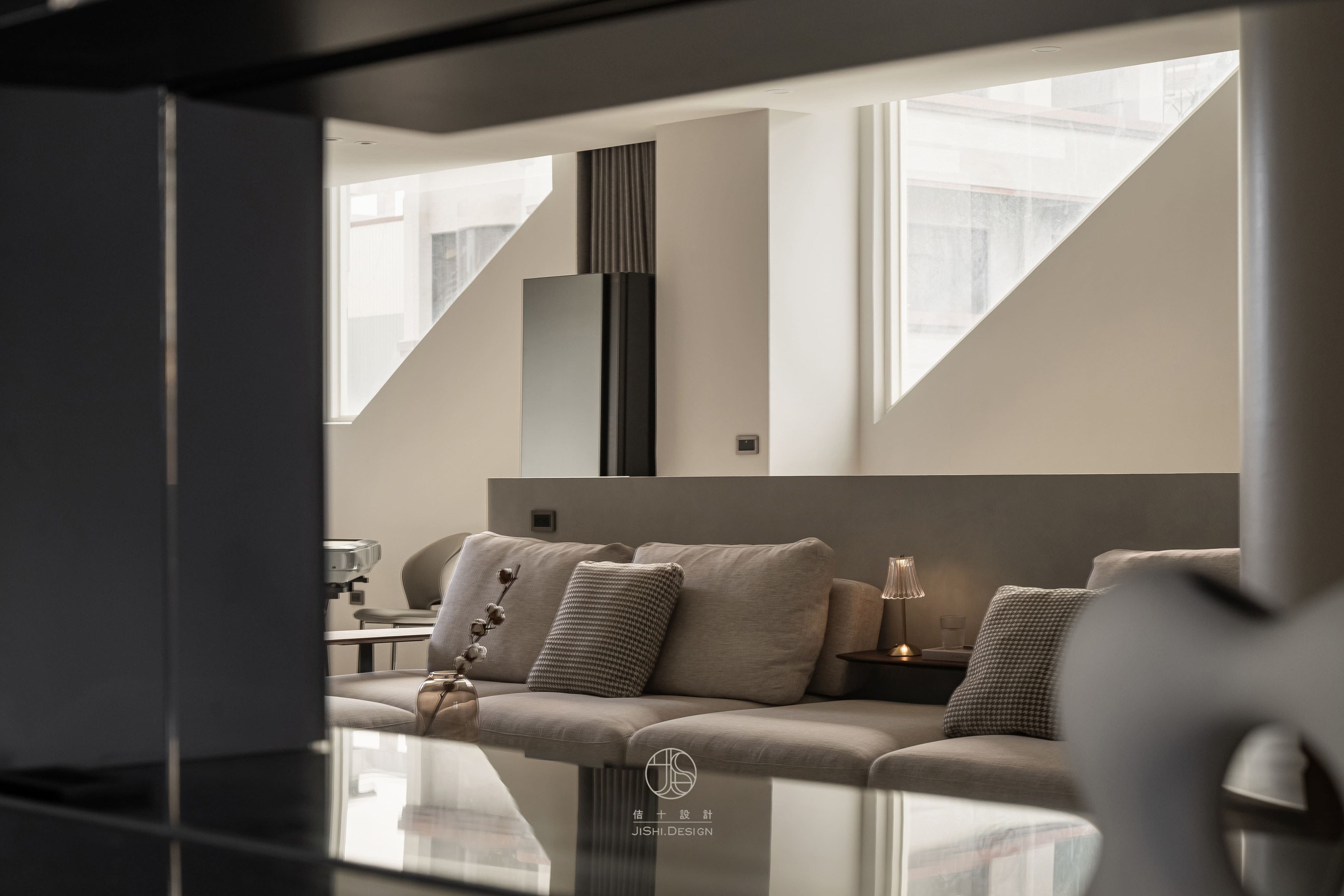 HTML5 Bootstrap Template by colorlib.com